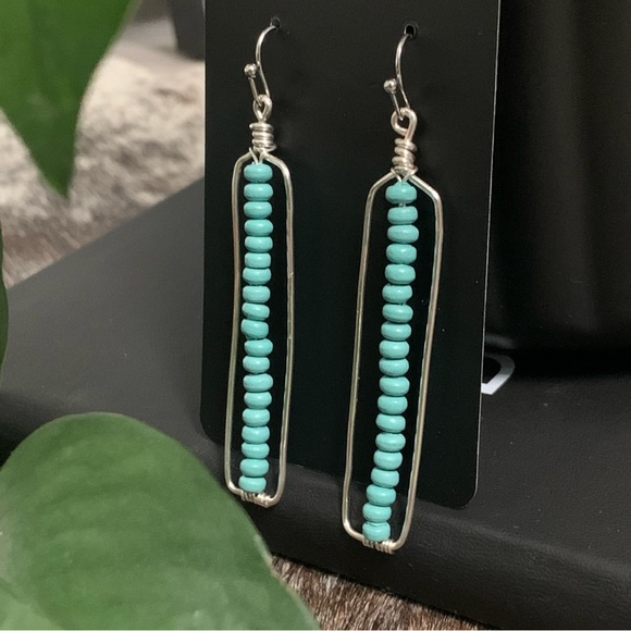 • [Handmade] Boho Beaded Earrings • - Picture 14 of 15